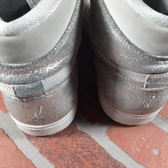 25th ANNIVERSARY JORDAN 1 SILVER - Picture 12 of 14